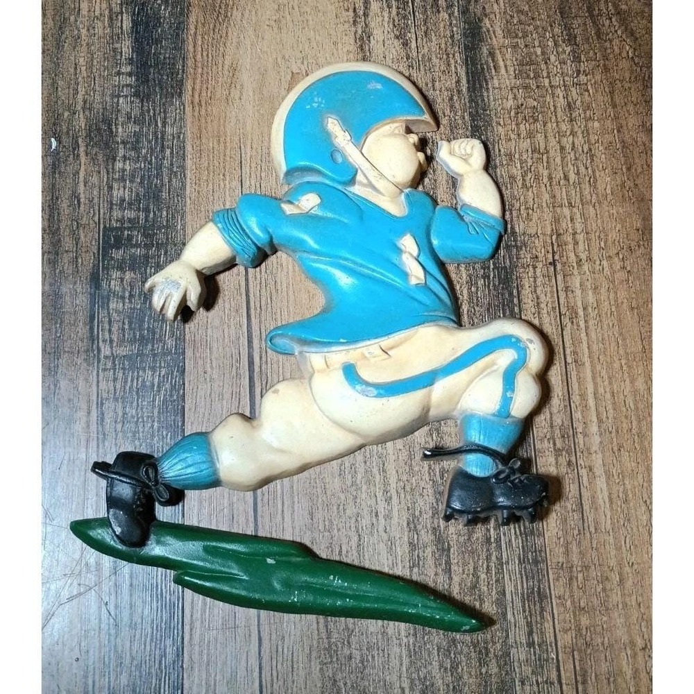 Vintage 1976 Homco Metal Wall Hanging Football Player Sports Figure 11 3/8X8.75"